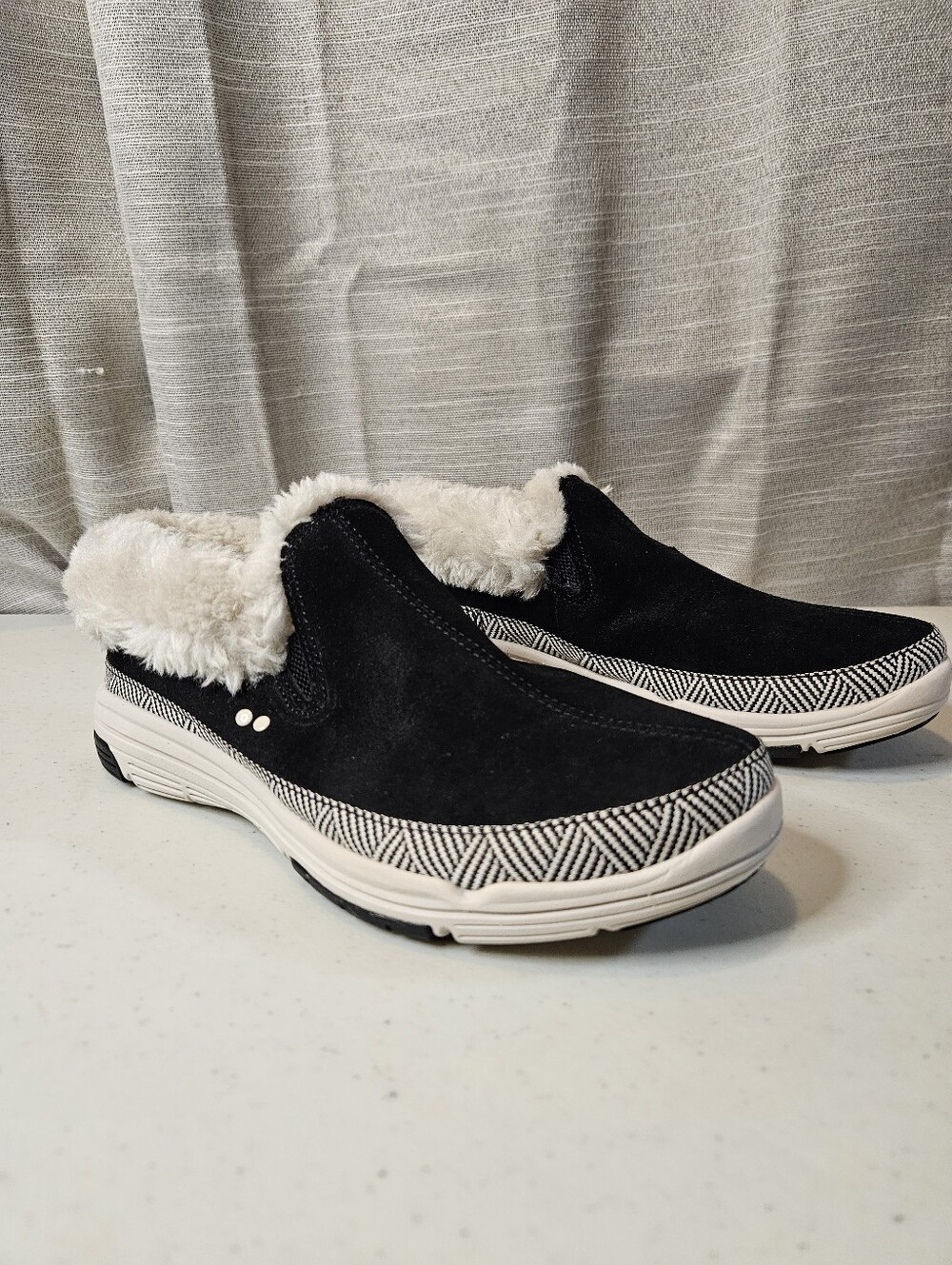 Ryka Women's Adventute Suede and Faux Fur Slip-On Clogs Black Size 6M